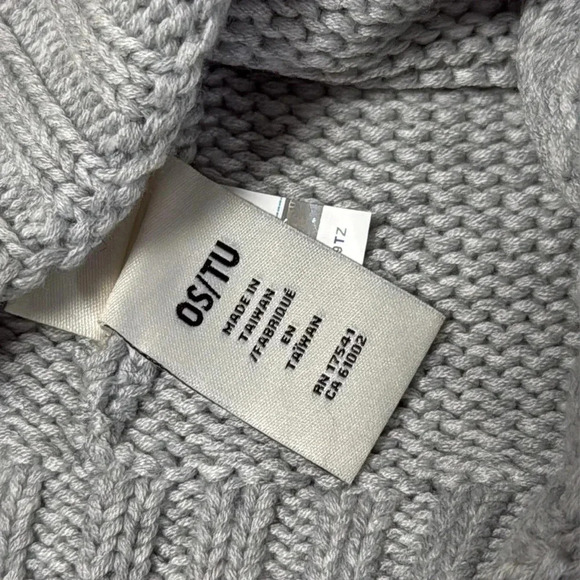 UGG Gray Beanie - Picture 3 of 3